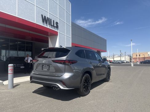 Used 2026 Toyota Highlander XSE AWD/4WD image 15