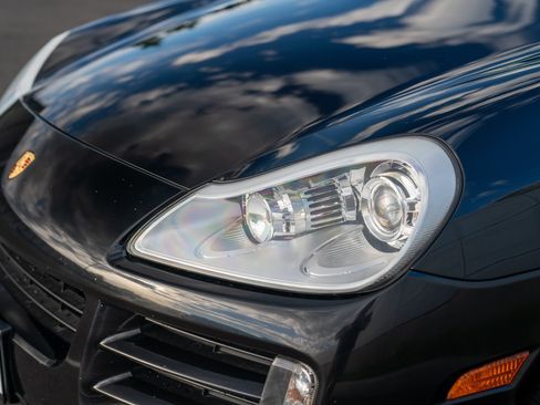Used 2010 Porsche Cayenne AWD/4WD image 27