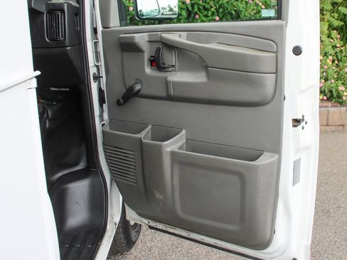 Used 2012 GMC Savana 3500 image 31