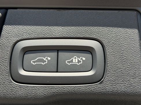 New 2026 Volvo XC60 B5 Ultra w/ Protection Package image 10