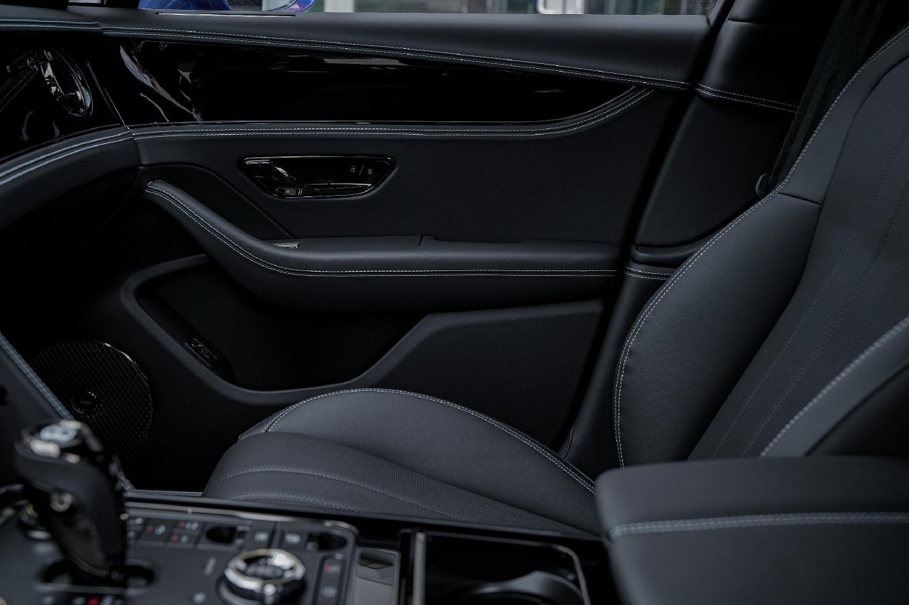 Used 2025 Bentley Flying Spur Plug-In Hybrid AWD/4WD image 21