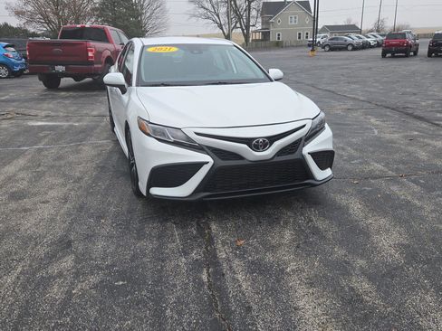 Used 2021 Toyota Camry SE image 15