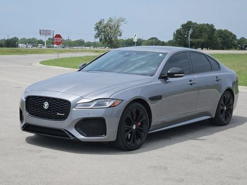 Used 2024 Jaguar XF R-Dynamic SE AWD/4WD image 3
