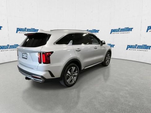 Used 2024 Kia Sorento EX w/ Panoramic Sunroof Package AWD/4WD image 11