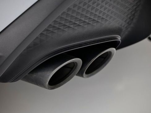 Certified 2025 Porsche Macan AWD/4WD image 16