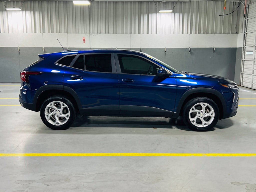 Used 2024 Chevrolet Trax LS w/ LS Convenience Package FWD image 18