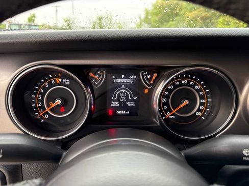 Used 2023 Jeep Gladiator Sport image 15