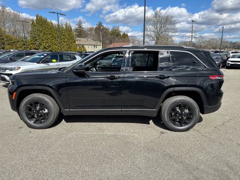 New 2026 Jeep Grand Cherokee Altitude image 3