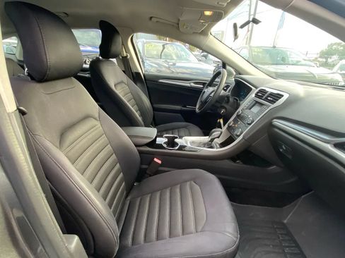 Used 2014 Ford Fusion SE FWD image 19