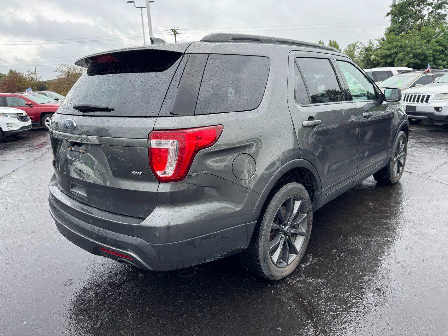 Used 2017 Ford Explorer XLT w/ Equipment Group 202A AWD/4WD image 5