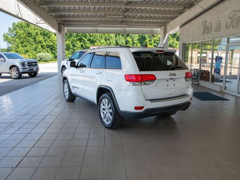 Used 2017 Jeep Grand Cherokee Limited RWD image 4