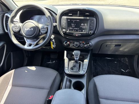 Certified 2025 Kia Soul LX w/ LX Technology Package FWD image 13