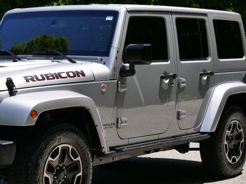 Used 2016 Jeep Wrangler Unlimited Rubicon AWD/4WD image 40