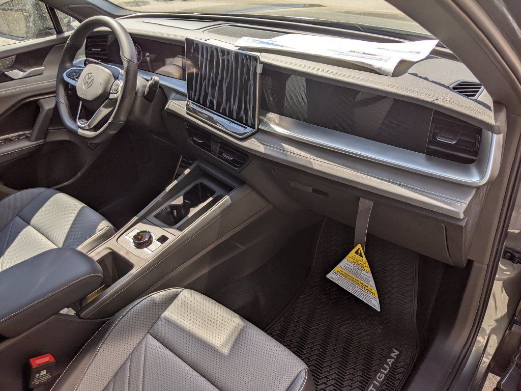 New 2026 Volkswagen Tiguan SE R-Line AWD/4WD image 21