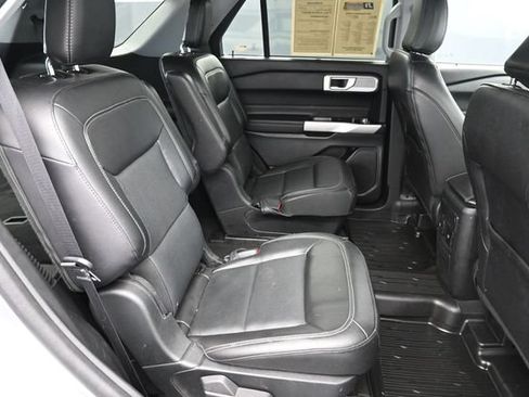 Used 2022 Ford Explorer Limited w/ Equipment Group 301A AWD/4WD image 30
