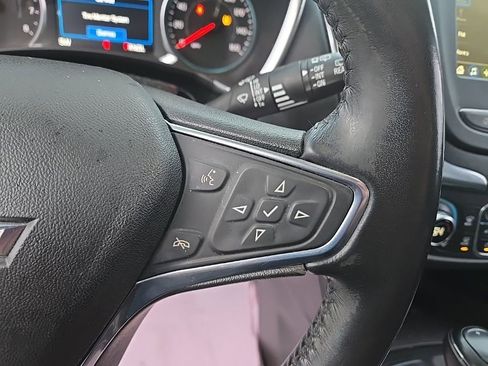 Used 2019 Chevrolet Equinox LT image 18