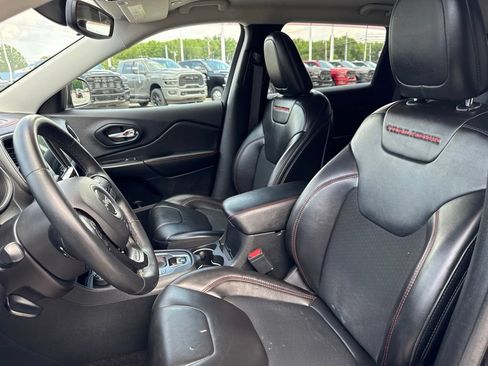 Used 2019 Jeep Cherokee Trailhawk w/ Cold Weather Group AWD/4WD image 47