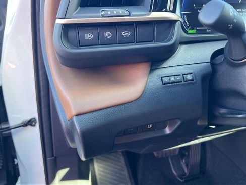 New 2025 Toyota Crown Signia image 23