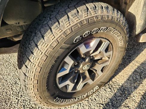 Used 2019 Toyota Tacoma TRD Off-Road RWD image 10