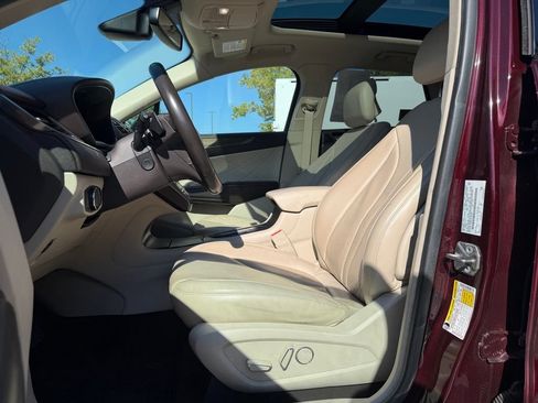 Used 2019 Lincoln MKC Reserve w/ MKC Technology Package FWD image 12