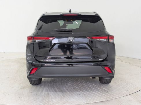Used 2024 Toyota Highlander XLE image 10