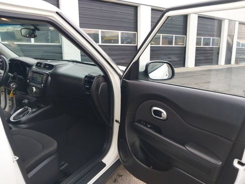 Used 2018 Kia Soul w/ Convenience Package FWD image 13