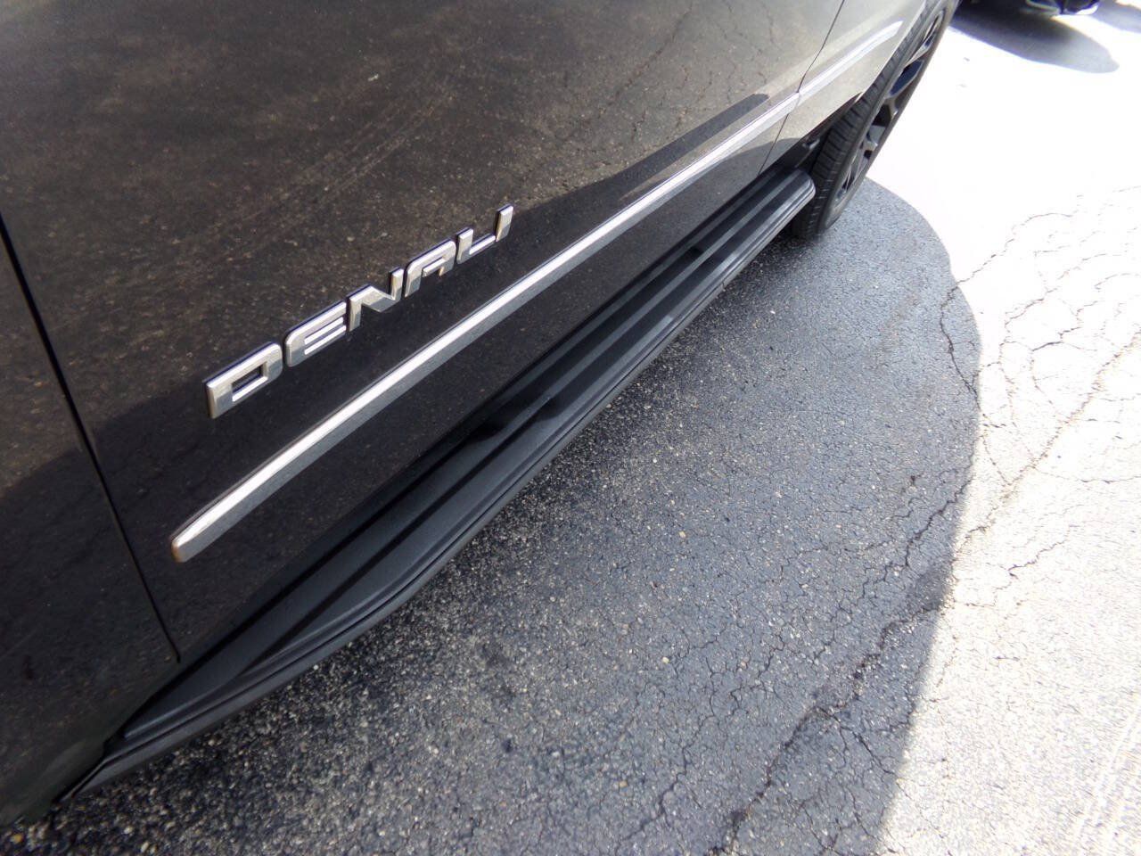 Used 2015 GMC Yukon Denali w/ Touring Package AWD/4WD image 41