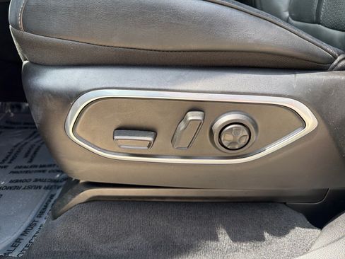 Used 2025 Jeep Wagoneer L Series II w/ 8-pass Seating Package AWD/4WD image 14