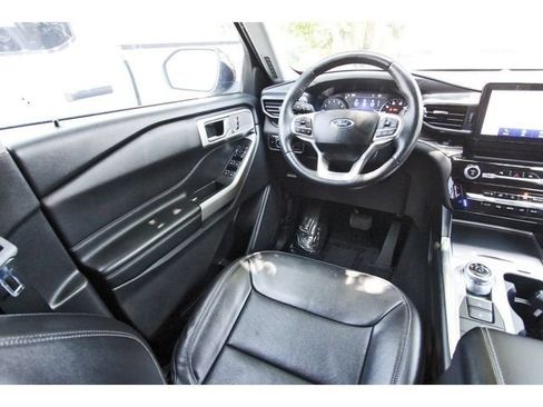 Used 2023 Ford Explorer Limited AWD/4WD image 7