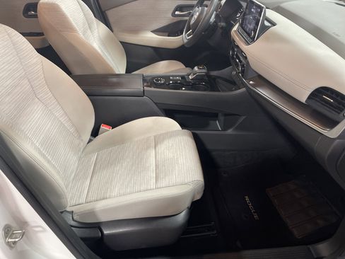 Used 2023 Nissan Rogue SV image 13