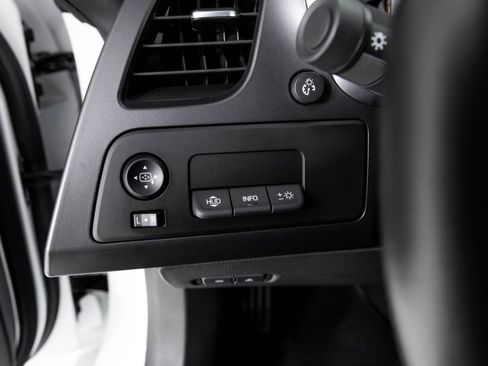 Used 2015 Chevrolet Corvette Z06 w/ 3LZ Preferred Equipment Group image 31