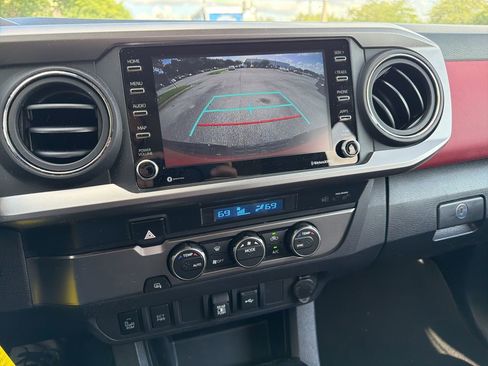 Used 2022 Toyota Tacoma SR5 w/ Technology Package RWD image 11