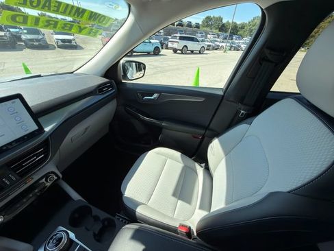 Used 2025 Ford Escape SE FWD image 23