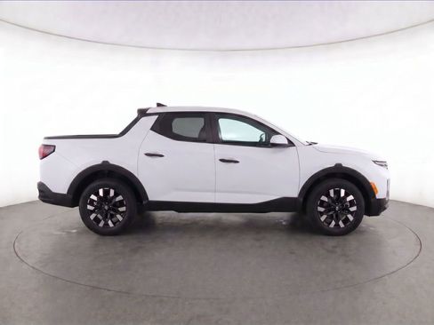 Certified 2025 Hyundai Santa Cruz SE AWD/4WD image 4