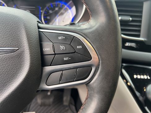 Used 2019 Chrysler Pacifica Touring Plus w/ Cold Weather Group image 21