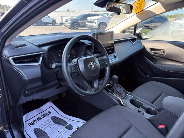 Used 2025 Toyota Corolla LE FWD image 3