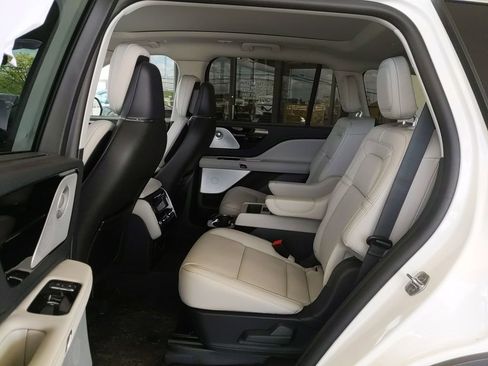 Certified 2025 Lincoln Aviator Reserve w/ Equipment Group 201A AWD/4WD image 12