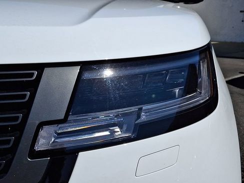 Used 2025 Land Rover Range Rover SE AWD/4WD image 9