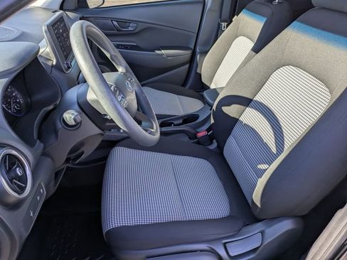 Used 2022 Hyundai Kona SE image 12