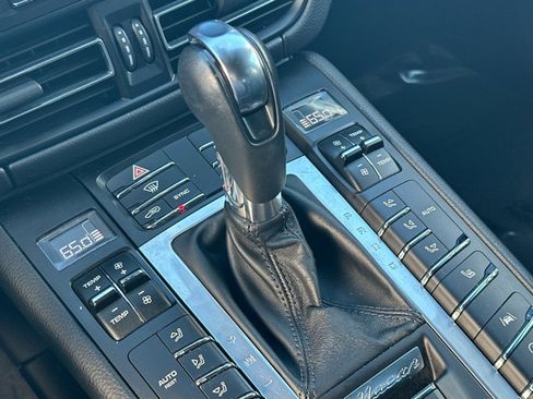 Used 2021 Porsche Macan image 22