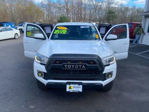 Used 2017 Toyota Tacoma TRD Off-Road image 28