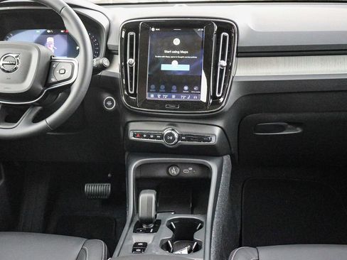 New 2026 Volvo XC40 B5 Core w/ Climate Package AWD/4WD image 23