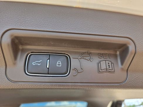 Used 2023 Ford Explorer Platinum w/ Technology Package AWD/4WD image 16