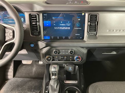 New 2025 Ford Bronco 4-Door image 28