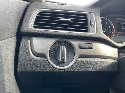 Used 2015 Volkswagen Passat 1.8T SE image 20