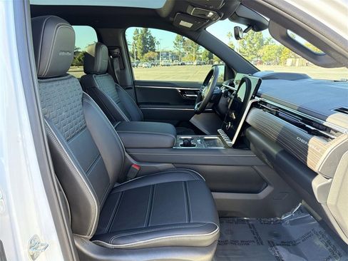 Used 2025 GMC Sierra EV Denali image 32