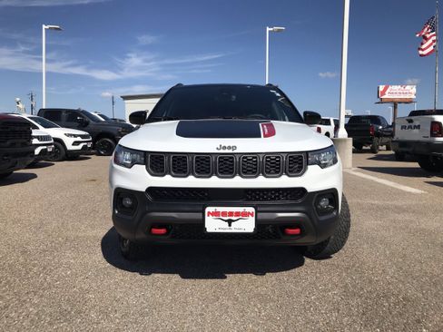 Used 2024 Jeep Compass Trailhawk image 2