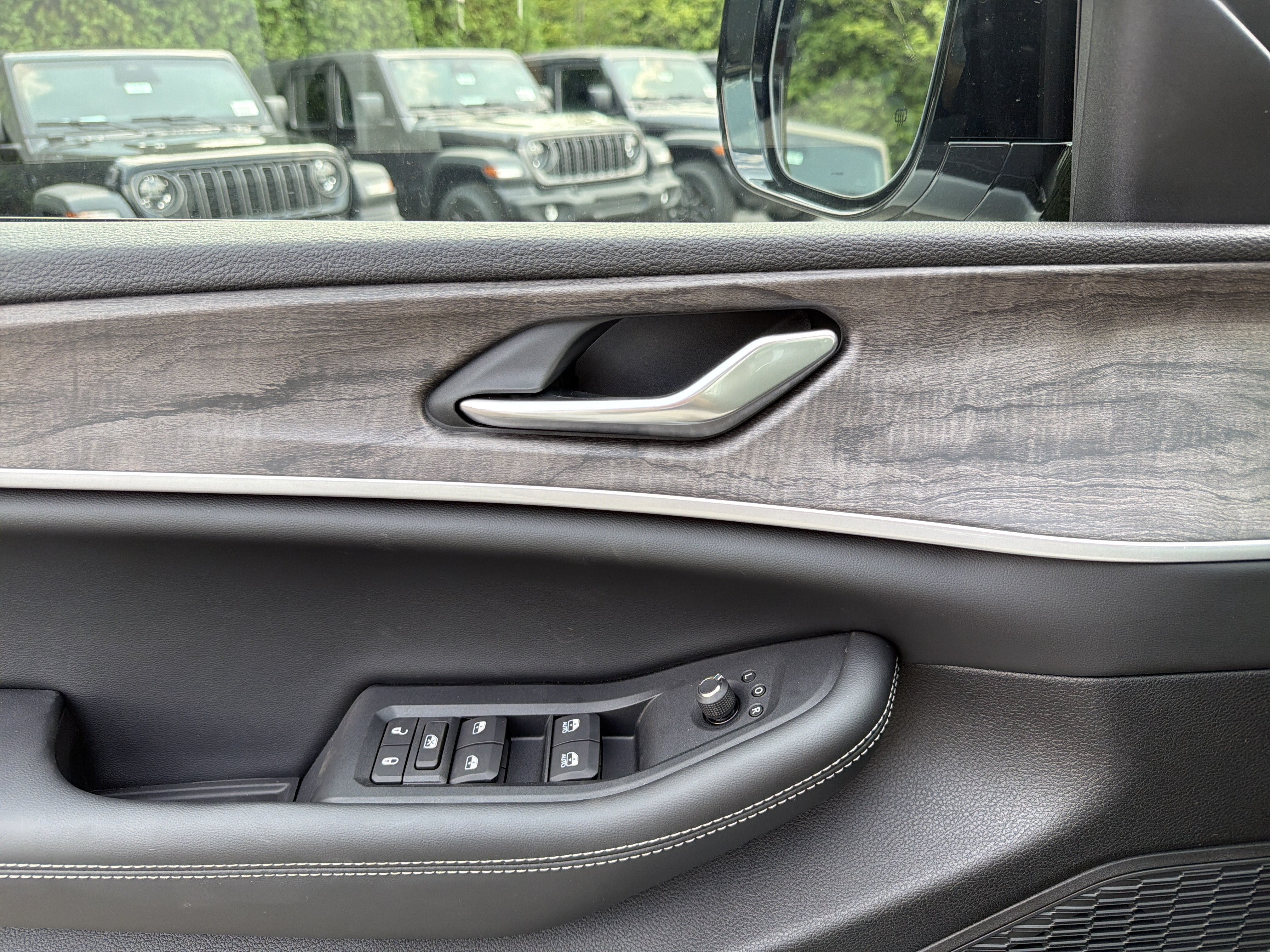 New 2026 Jeep Grand Cherokee L 4WD image 14