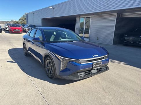 Used 2025 Kia K4 LXS image 3