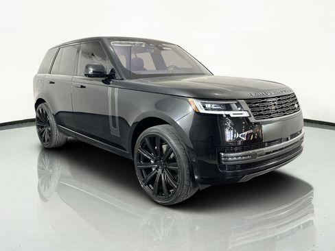 Used 2023 Land Rover Range Rover SE image 2